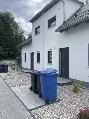 Günstiges 5-Zimmer-Haus mit gehobener Innenausstattung in Berlin Französisch Buchholz (Pankow)