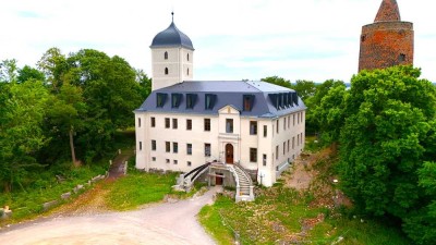 Residieren im Schloss Pouch – Eleganz auf 129 m² direkt am Großen Goitzschesee