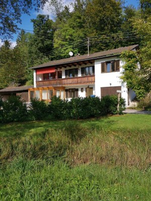 Sanierungsbedürftiges EFH in sonniger Lage mit Bergblick,  in unmittelbarer Nähe von Teisendorf