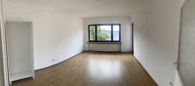Freundliche 3-Zimmer-Wohnung mit Balkon und Einbauküche in Mettlach