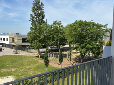 Moderne helle Eigentumswohnung mit Balkon inkl. Tiefgaragenstellplatz und Einbauküche von privat