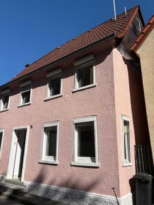 Kernsanierungsbedürftiges Stadthaus sucht neuen  Eigentümer