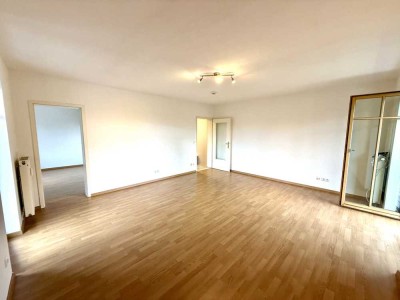 Helle 2-Zimmer-Wohnung mit zwei Balkonen in zentraler Lage