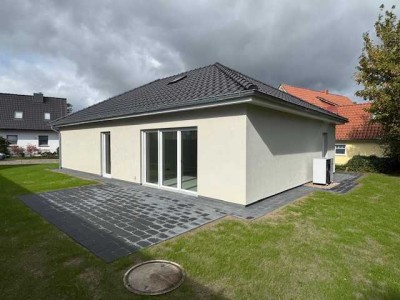 Bungalow-Neubau mit Carport in Baulücke in Soltau