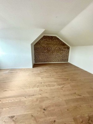 *Wunderschöne renovierte 3 Zimmerwohnung mit Balkon*