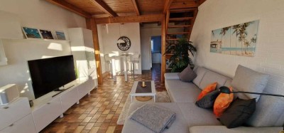 Ruhige, helle 2,5-Zimmer-Maisonette-Wohnung mit Einbauküche in Niendorf