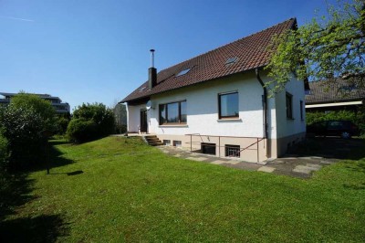 Geräumiges Einfamilienhaus mit großem Garten und Garage in schöner Wohnlage