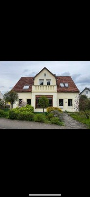 Charmantes Liebhaberstück mit viel Potenzial: Großes Ein-/Mehrgenerationenhaus in zentraler Lage