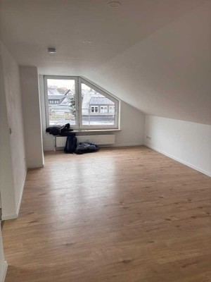Frisch renovierte 3-Zimmer-Dachgeschosswohnung als Kapitalanlage