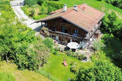 Modernisiertes Holzhaus im Landhausstil zwischen dem Starnberger See und den Osterseen
