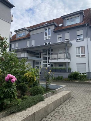 Sehr gepflegte 2,5-Zimmer-Wohnung mit Balkon im Herzen von Böblingen