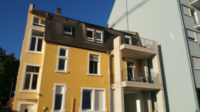Helle sanierte Stilaltbau 4-Zimmer-Wohnung mit Einbauküche in Langen - Mitten drin