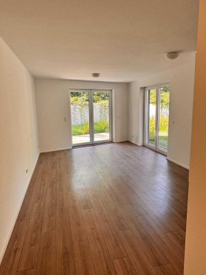 Eigener Garten, große Terrasse, ruhiges Hinterhaus, neuwertige 3-Zi.-Wohnung in guter Lage