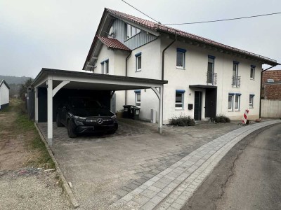 Moderne neuwertige Doppelhaushälfte-inkl. Carport für 2 Autos