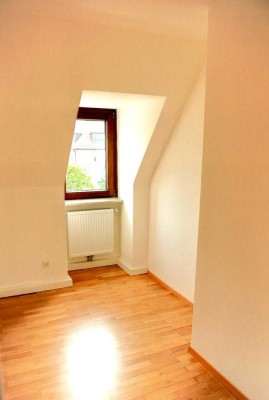 Helle 3-Zimmer Dachgeschosswohnung in Stuttgart-Feuerbach