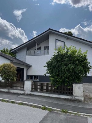 RESERVIERT! Familien(t)raum & Gartenparadies 2 Garagen, viel Raum & ideal für mehrere Generationen!