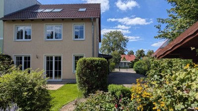 Sehr gut gelegenes und energieeffizientes Praxisgebäude / Kanzlei / Wohnhaus - sofort nutzbar