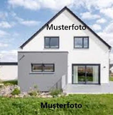 Günstiges 7-Zimmer-Einfamilienhaus in Eschershausen von privat