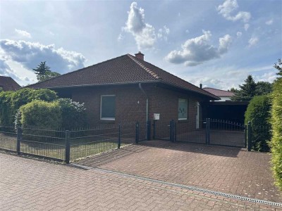 Charmanter Winkelbungalow mit Carport - Platz für Ihre Träume!