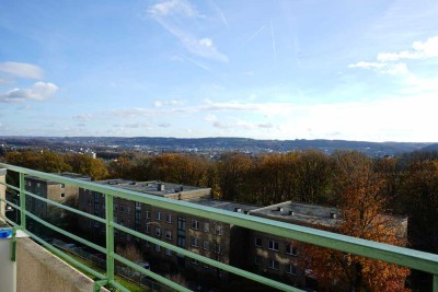 Über den Dächern von Wuppertal und sofort frei: 2 Zimmer, Balkon und EBK, kein  Aufzug vorhanden