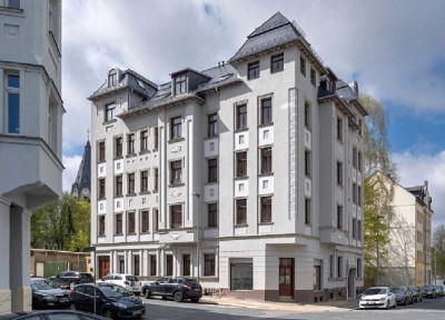 Traumhafte Dachgeschosswohnung im denkmalgeschützten Objekt mit grünen Innenhof!