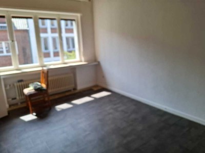 Schöne günstige Wohnung mit Balkon!!! Sehr Zentral!!!