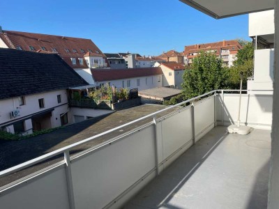 Gut geschnittene und zentrumsnahe 3 ZKB-Wohnung mit Südbalkon in Landau