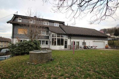 Umfangreich saniertes MFH mit Ausbaureserve XXL-Garage+4 PKW-Stellplätze Waldbröl Miete 30.600 € +NK