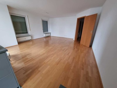 Stilvolle, gepflegte 2-Zimmer-EG-Wohnung mit Süd Terrasse über 30 qm und Einbauküche in Rutesheim