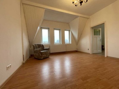 Ansprechende 2-Zimmer-DG-Wohnung mit Einbauküche in Uelzen