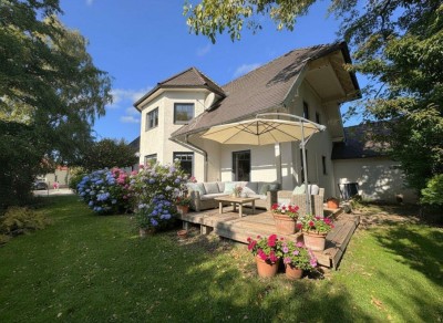 NEU! Traumhaftes Einfamilienhaus mit Gartenparadies &amp; Bachlauf! Wohnen in Neunkirchens Bestlage!