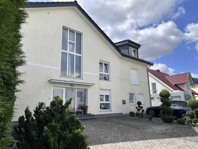 Wunderschöne Doppelhaushälfte zu vermieten 246 m² - 7 Zimmer, gr. Küche, 2 Bäder