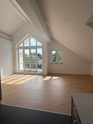 Exclusive 3-Zimmer DG -Wohnung  in gepflegter Wohn und Geschäftshausanlage