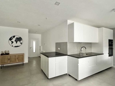 Neubau: helle, ruhige 4 Zimmerwohnung mit eigenem Garten und Terrasse