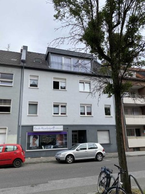 Modernisierte 2 Zimmer Wohnung mit großer Terrasse / Wintergarten