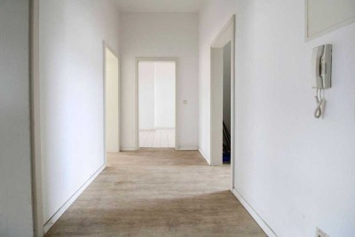 2- Raumwohnung in einem denkmalgeschützten Mehrfamilienhaus von Schlosschemnitz mit Balkonpotenzial