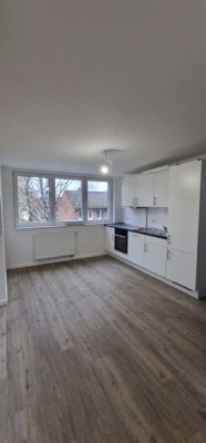 Erstbezug nach Sanierung. Top ausgestattete DG-Wohnung in typisch norddeutschem Rotklinker.
