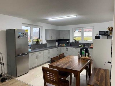 Gelegenheit! Großzügige 4-Raum-Wohnung mit EBK und Balkon in Mühlhausen-Rettigheim