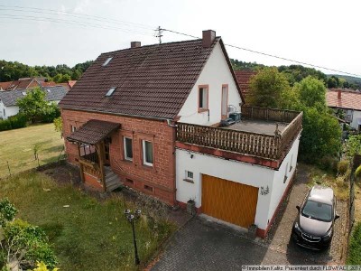 Einfamilienhaus mit Garage auf schönem Grundstück
