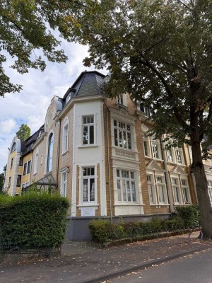 Maisonette im Villenviertel – Denkmalgeschütztes Wohnen mit Dachterrasse und Weitblick