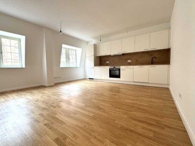 Hell, ruhig & hochwertig – 2-Zimmer-Wohnung mit moderner EBK und Tageslichtbad mit Wanne