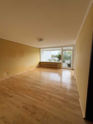 Schöne 2 Zimmer Wohnung mit Balkon und Tiefgaragenstellplatz in Unterschleißheim