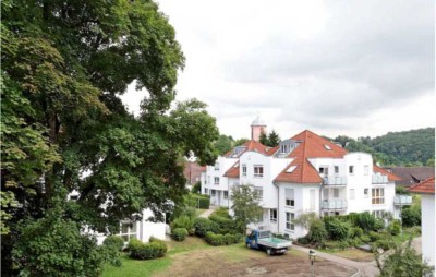 Geschmackvolle 2-Zimmer-DG-Wohnung mit Balkon und EBK + TG-Stellplatz in Blaustein