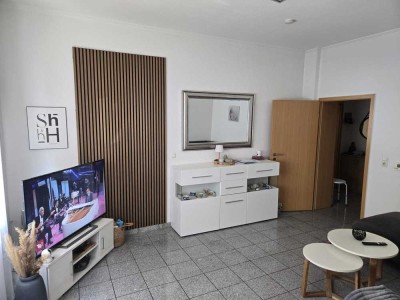 Freundliche und vollständig renovierte 3-Zimmer-Wohnung mit gehobener Innenausstattung in Düren