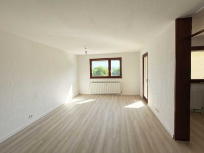 Frisch renovierte 2-Zimmer-Wohnung mit Küche, Südbalkon und traumhaftem Ausblick in Kirchheim