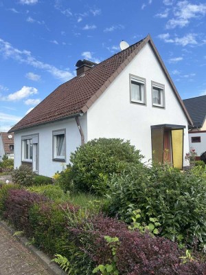 *Uslar *Einfamilienhaus mit ca. 120 m² Wohnfläche!*GS ca. 738 m²* Keller *2 Garagen*