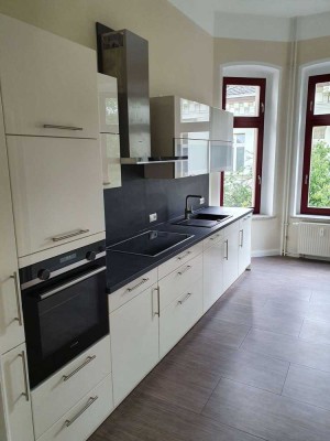 Herrschaftliche 5-Raum-Wohnung mit Balkon, Whirlwanne und Einbauküche zu vermieten