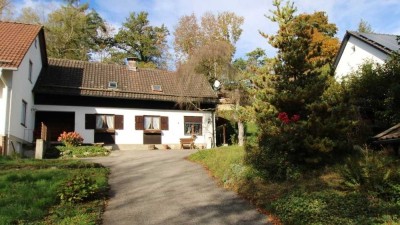Im Dornröschenschlaf : Idyllisches Grundstück mit Altbestand zur Sanierung / für Neubauprojekt