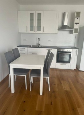 Traumhafte neuwertige 2-Zimmer-Wohnung mit großem Balkon in erstklassiger Lage!