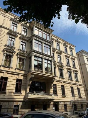 EXKLUSIVE RESIDENZ MIT NEUER HOCHWERTIGER EBK IN SCHÖNEM STADTPALAIS IN BESTLAGE MUSIKVIERTEL